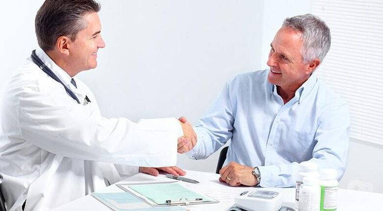 Urologista prescreve um tratamento eficaz para prostatite a um homem
